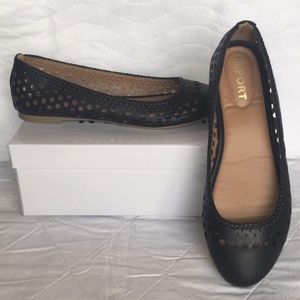 Report Sz 10 cut out flats - run small
